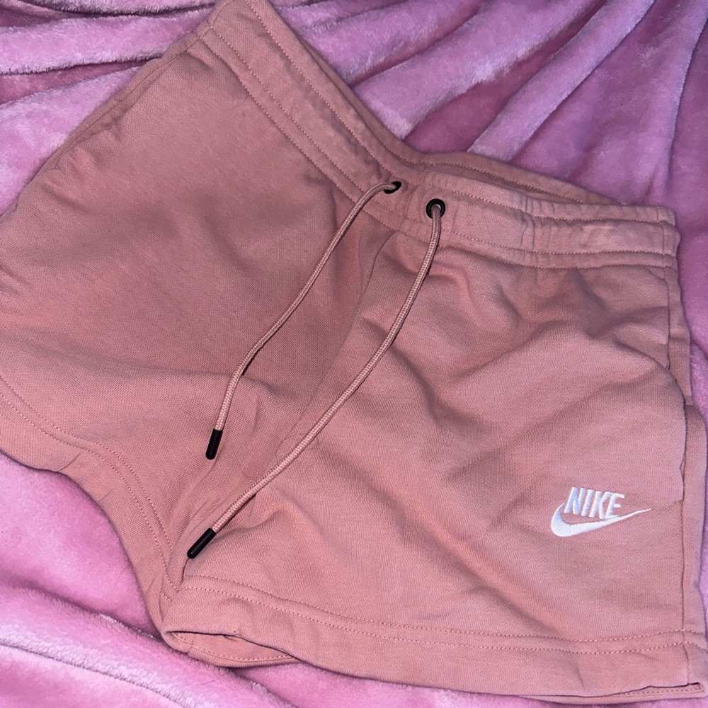 NIKE: Sweatpants Shorts